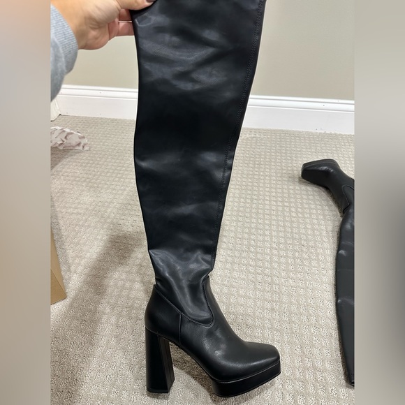 Jessica Simpson - Black Knee-High Platform Leather Boots *Size 6.5* - Picture 2 of 4